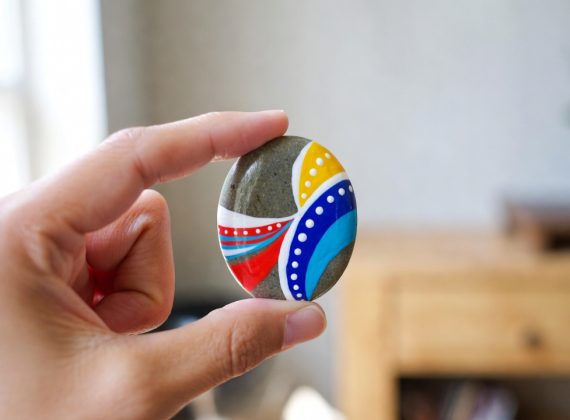 Comment réussir la peinture sur galet pour décorer votre intérieur